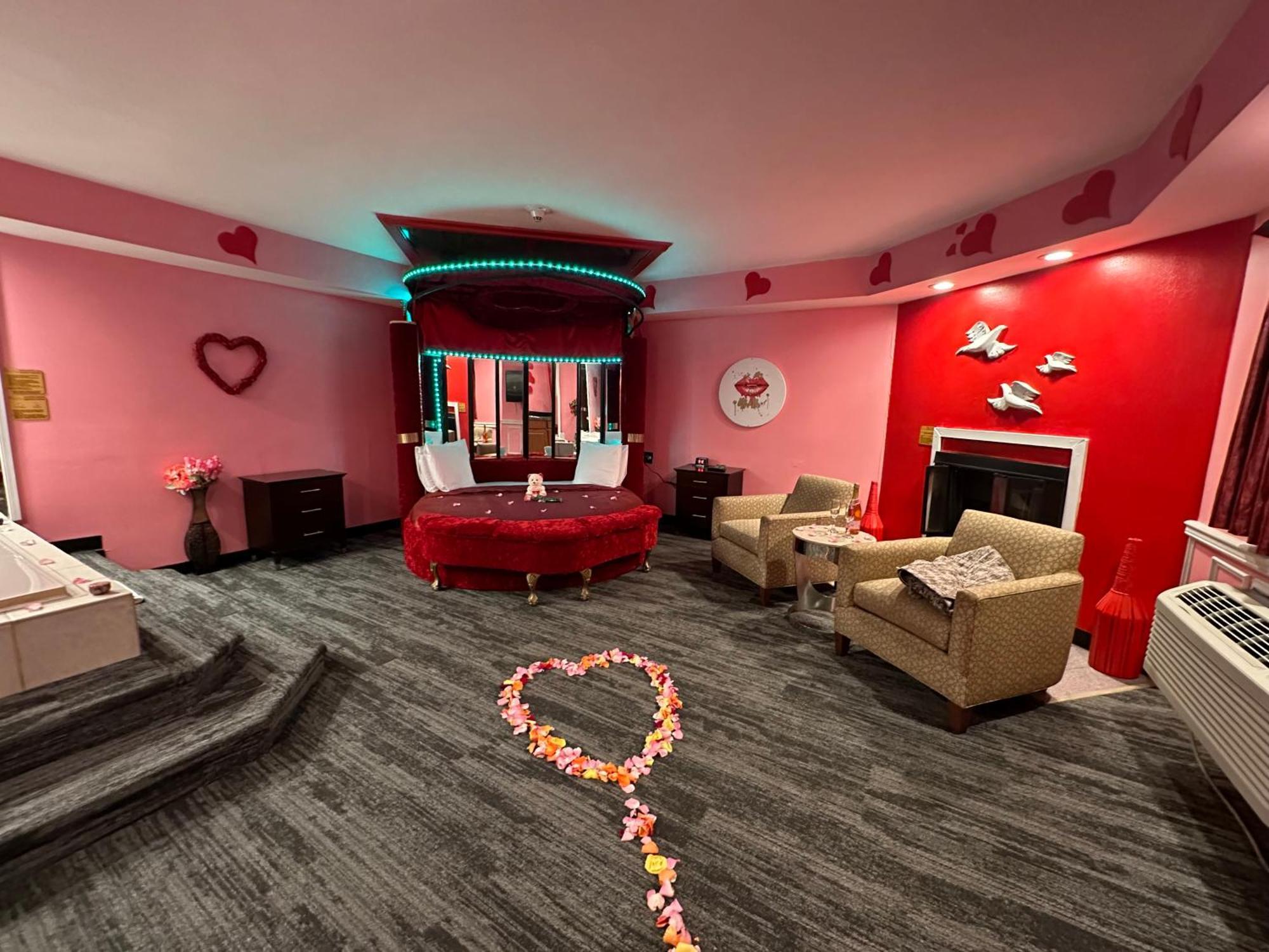 Inn Of The Dove - Romantic Luxury Suites With Jacuzzi & Fireplace At Harrisburg-Hershey-Philadelphia, Pa Екстериор снимка