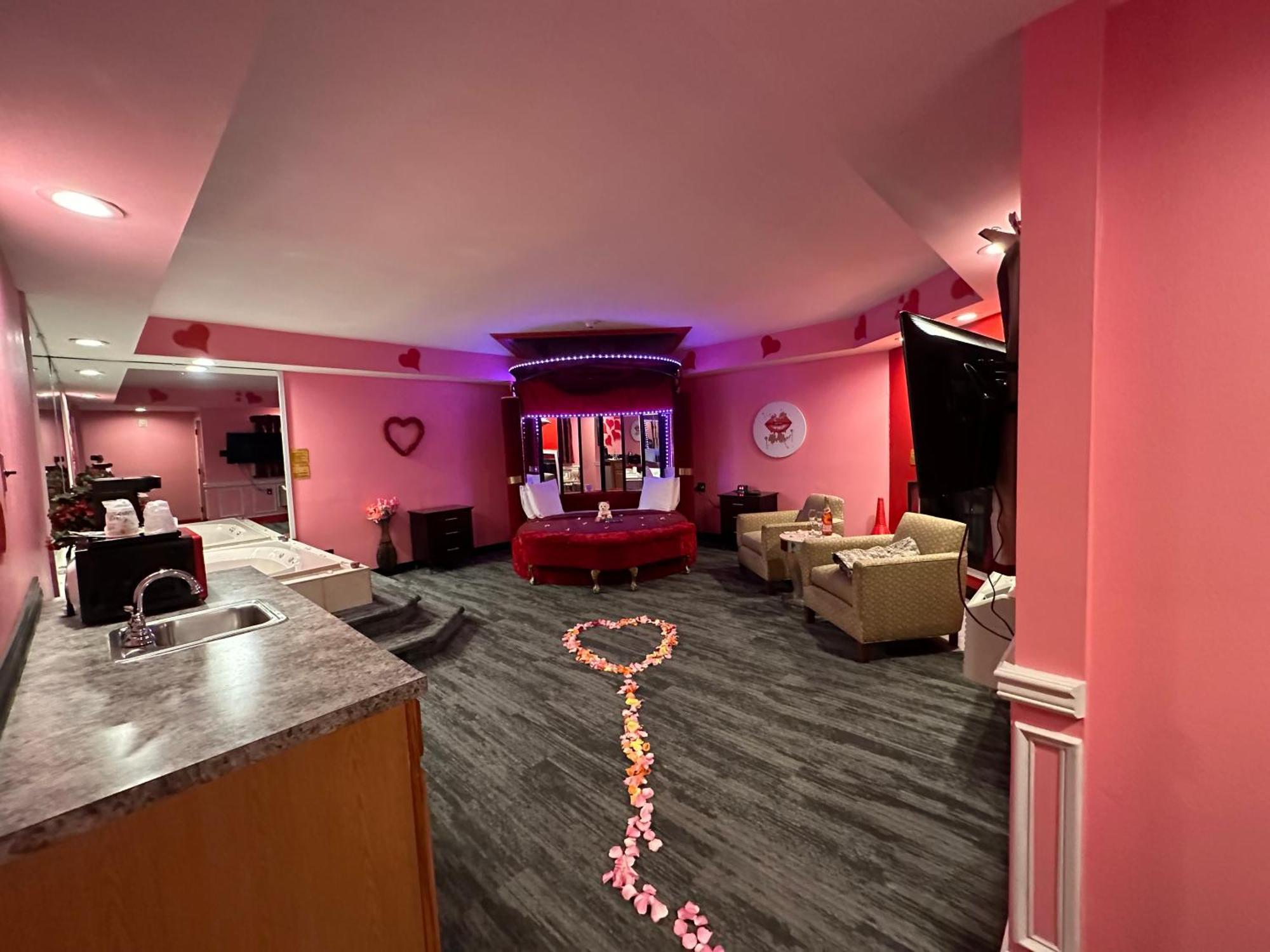 Inn Of The Dove - Romantic Luxury Suites With Jacuzzi & Fireplace At Harrisburg-Hershey-Philadelphia, Pa Екстериор снимка