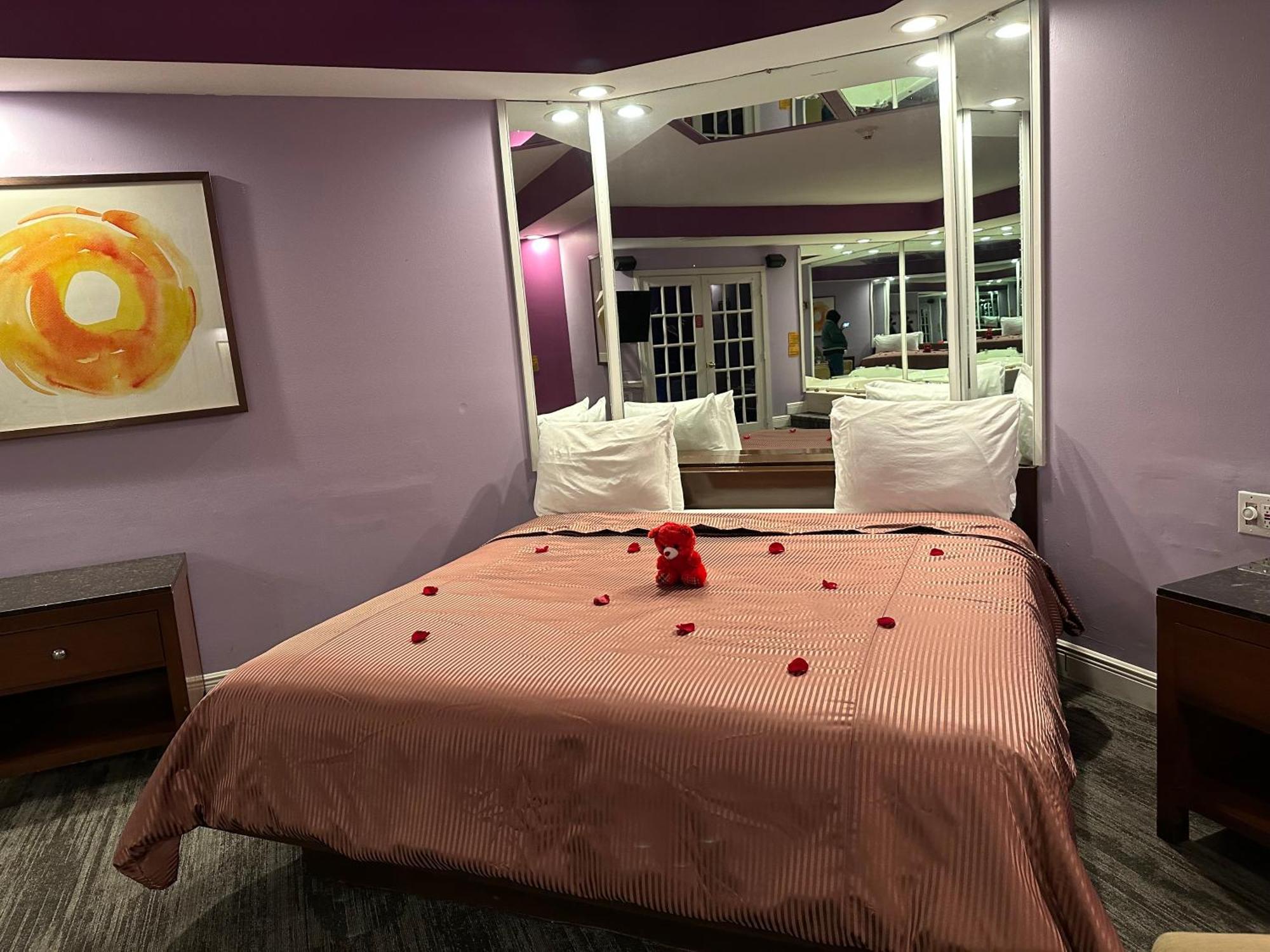 Inn Of The Dove - Romantic Luxury Suites With Jacuzzi & Fireplace At Harrisburg-Hershey-Philadelphia, Pa Екстериор снимка