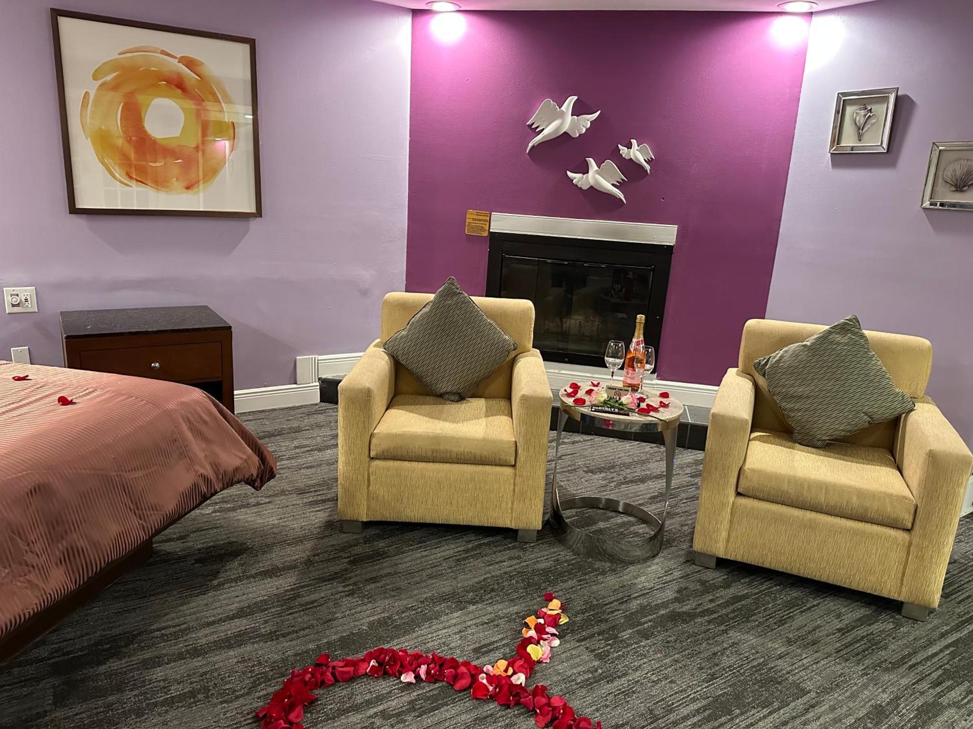 Inn Of The Dove - Romantic Luxury Suites With Jacuzzi & Fireplace At Harrisburg-Hershey-Philadelphia, Pa Екстериор снимка