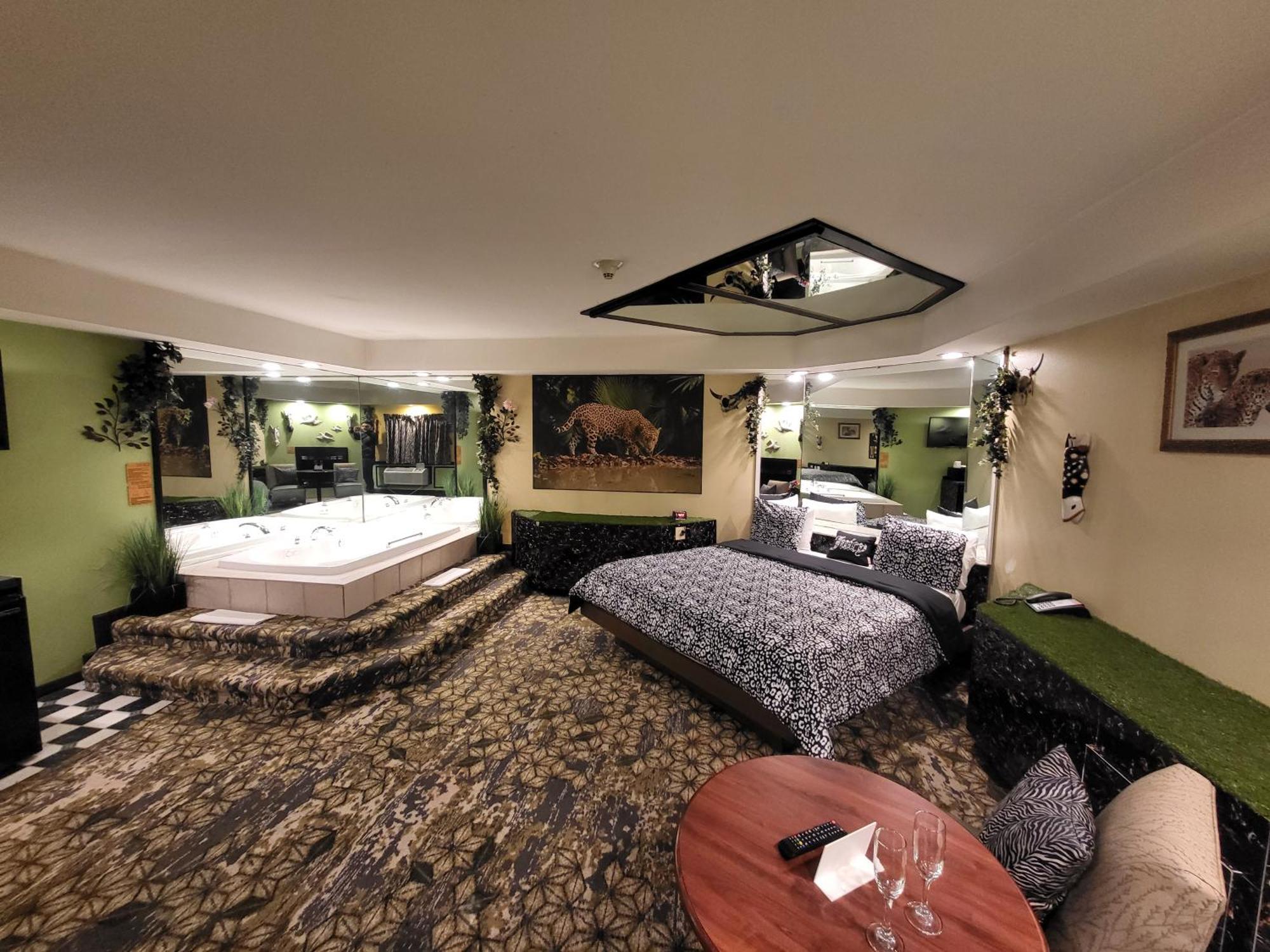 Inn Of The Dove - Romantic Luxury Suites With Jacuzzi & Fireplace At Harrisburg-Hershey-Philadelphia, Pa Екстериор снимка