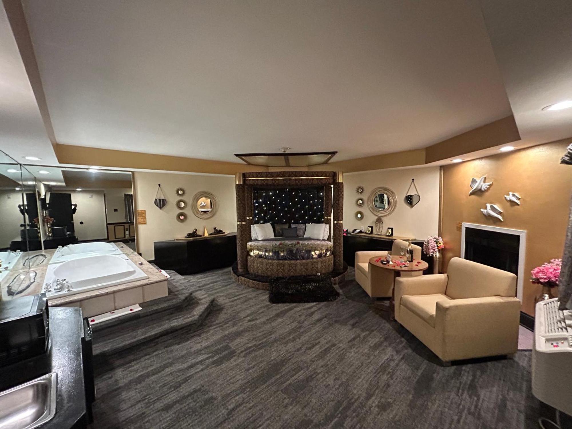 Inn Of The Dove - Romantic Luxury Suites With Jacuzzi & Fireplace At Harrisburg-Hershey-Philadelphia, Pa Екстериор снимка